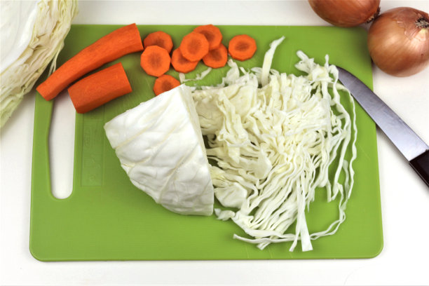 切菜板上的生食物图片下载