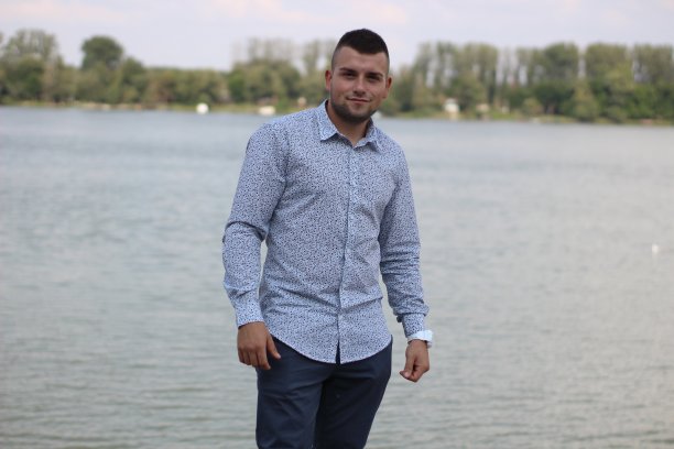 年轻人的肖像图片下载