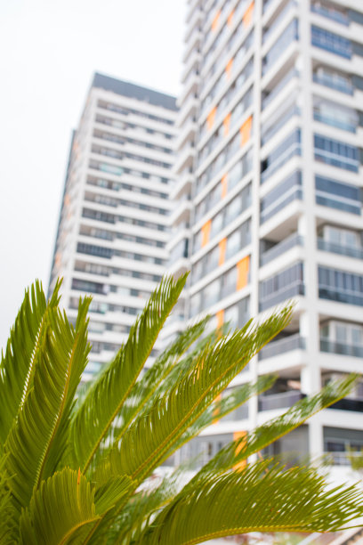 新建多层住宅楼。抵押和建筑背景概念形象。图片下载