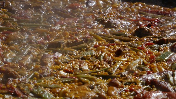 在巴伦西亚户外做海鲜饭图片下载