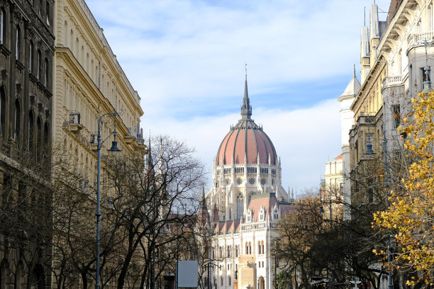 布达佩斯的匈牙利议会大厦。前视图。图片下载