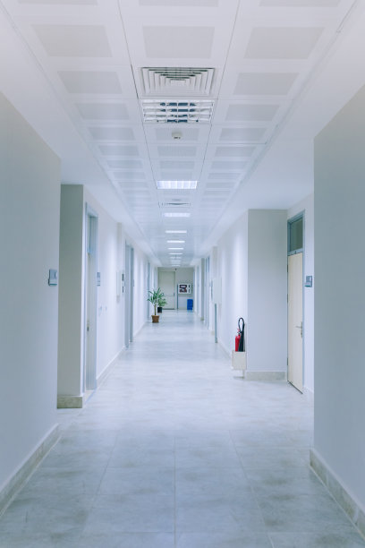 医院、学校、大学或办公室走廊空房间。图片下载