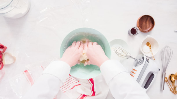 搅拌甜饼面团图片下载