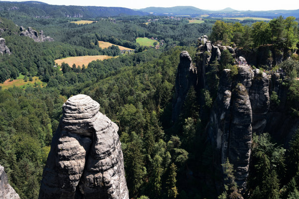 巴斯泰岩层(撒克逊瑞士)夏天。德国、欧洲图片下载