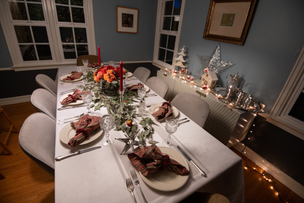 圣诞节或假日的餐桌图片下载