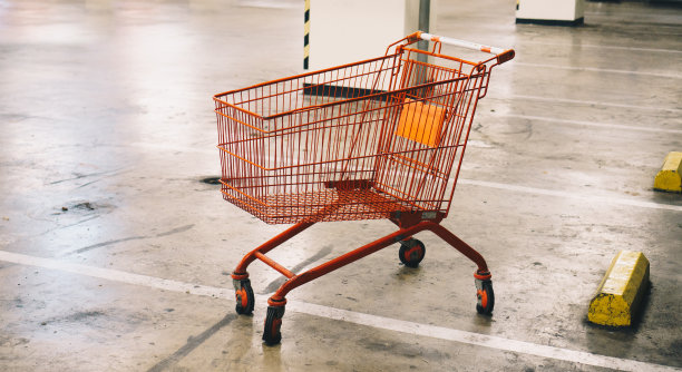 在停车场清空购物车图片下载