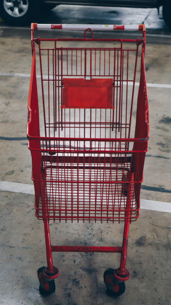 在停车场清空购物车图片下载