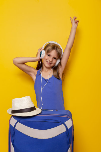 小女孩准备过暑假了图片下载