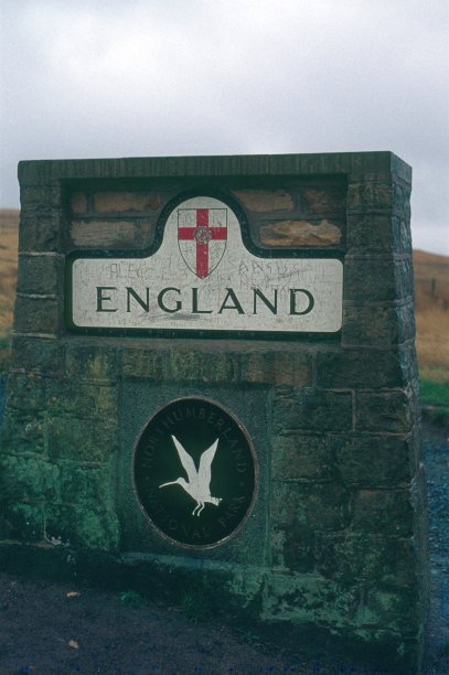 英国诺森伯兰国家公园的界石图片下载