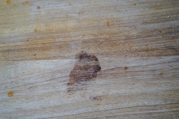 污迹斑斑的旧木凳图片下载