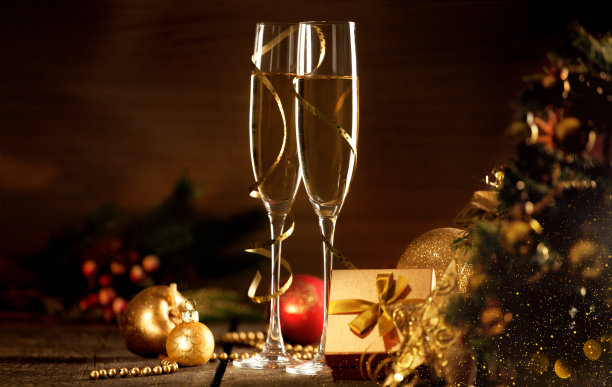 一杯香槟酒。含酒精的饮料图片下载