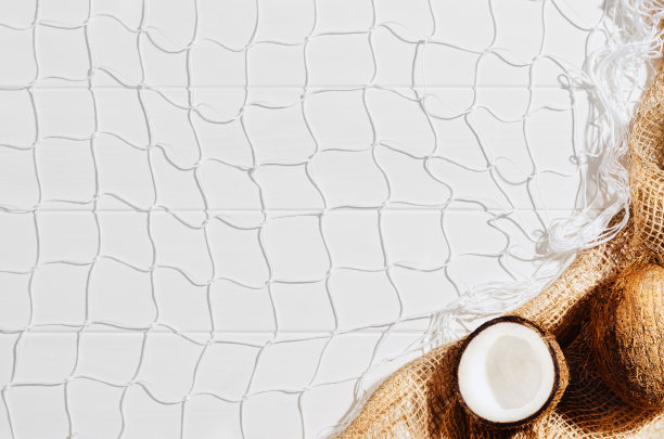 夏季配件组成在白色的背景。平躺，俯视图图片下载