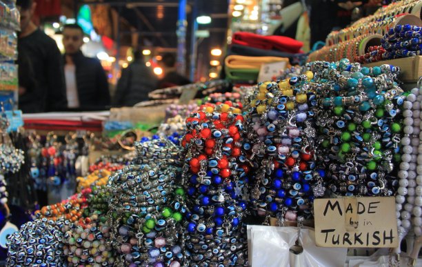 伊斯坦布尔大巴扎的彩色手镯图片下载