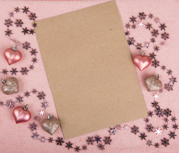 粉色心形和一张纸情人节素材图片下载