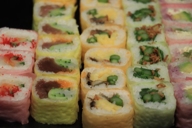 展出日本寿司图片下载