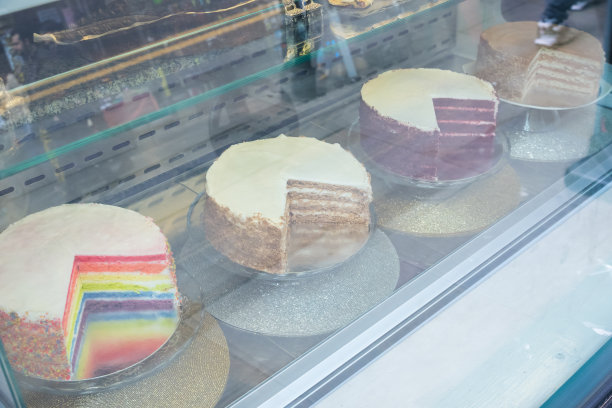 在伦敦布里克巷市场展出的一组蛋糕图片下载