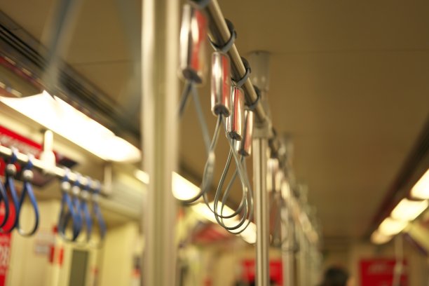 泰国曼谷——2019年12月5日:泰国曼谷的火车上的带子图片下载