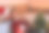 爸爸和儿子在新年过节带着礼物笑。素材图片