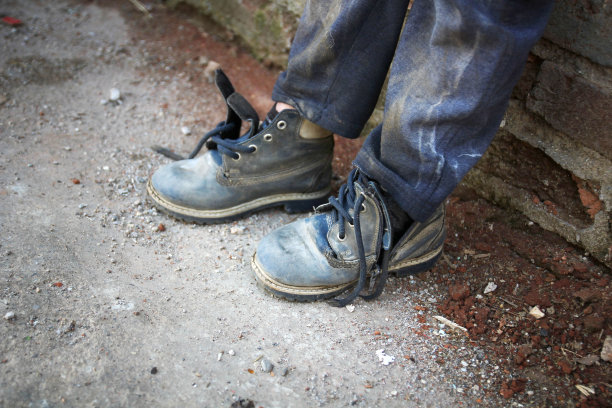 破旧的童鞋图片下载