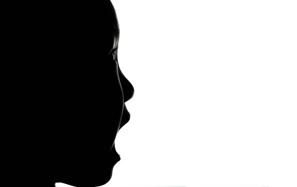 女婴头部剪影图片下载