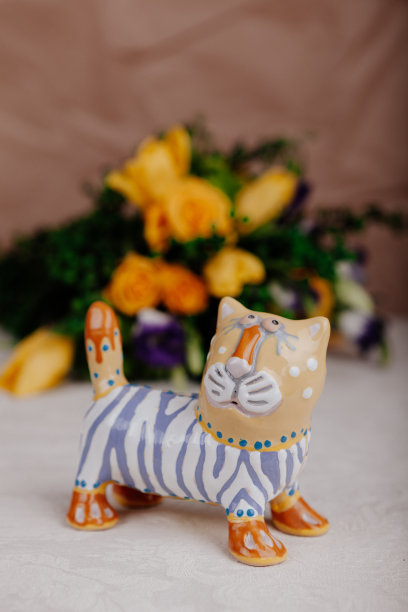 一束带绿球的黄玫瑰图片下载