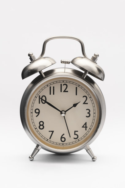 白色背景上的老式闹钟图片下载