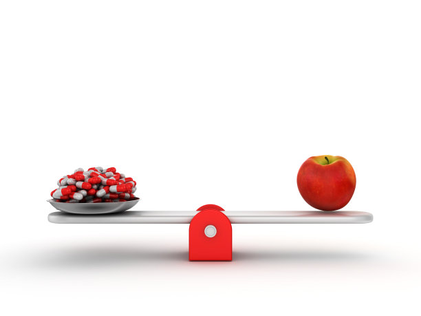 跷跷板规模与苹果和药丸- 3D渲染图片下载
