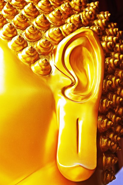 泰国曼谷，寺庙中佛像的长耳朵。图片下载