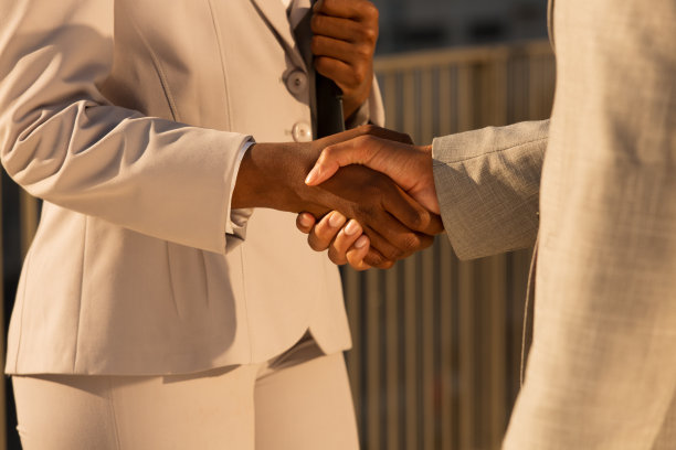 男女同事相互问候图片下载