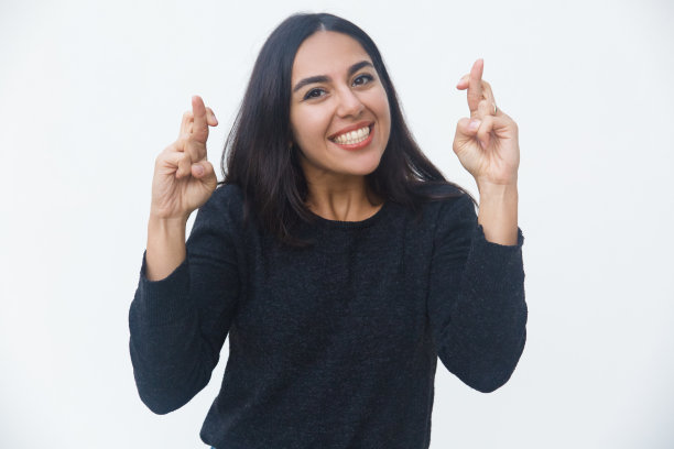 幸福快乐的女人祈求好运图片下载