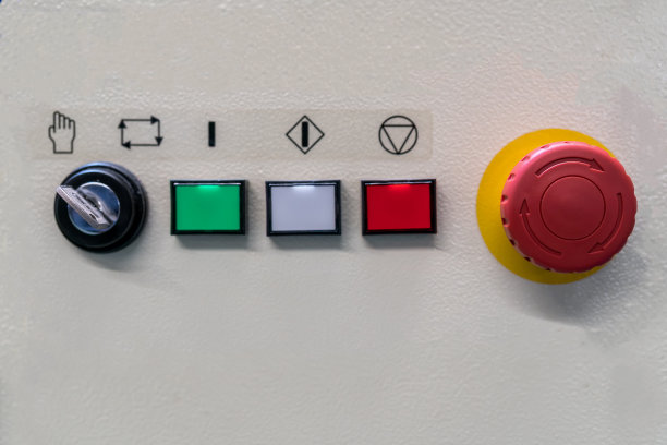 机器上有紧急停止按钮，如有异常立即关闭机器图片下载