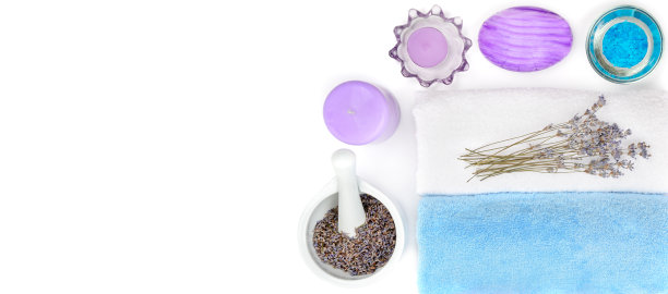 与薰衣草花和天然化妆品孤立的白色背景组成。图片下载