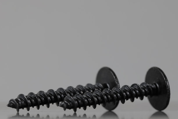 特殊设计的黑色涂层螺钉图片下载