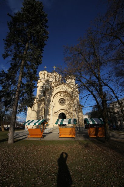 卢布尔雅那河畔和卢布尔雅那古堡图片下载