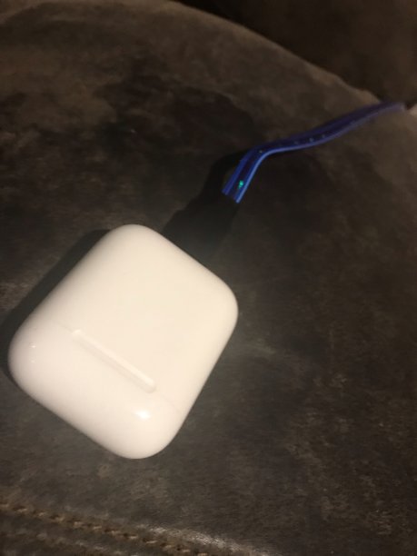 AirPods充电图片下载