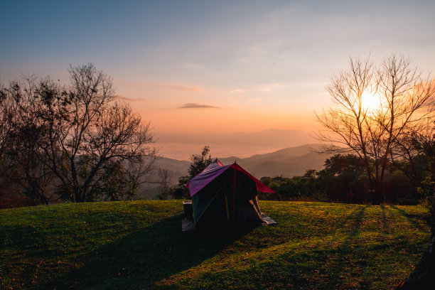 从高山看日出。图片下载