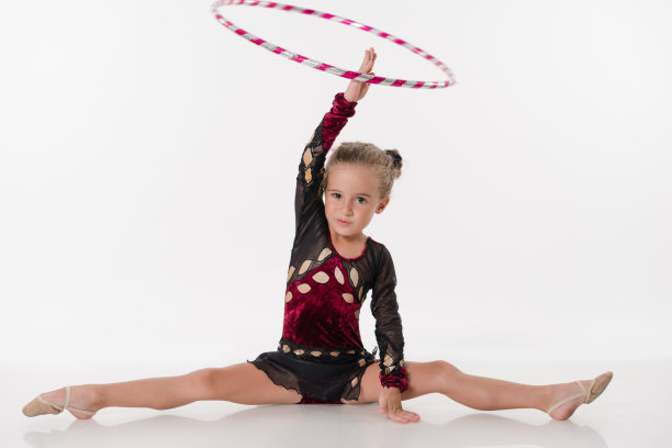 跳草裙舞的小芭蕾舞者图片下载