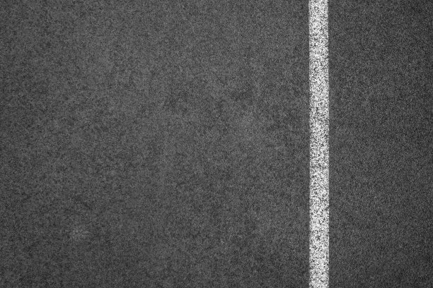 沥青路面用标记线白色条纹纹理背景。图片下载