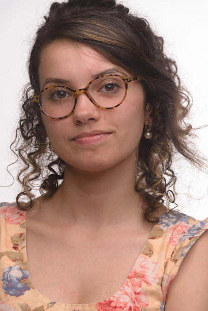 年轻的拉美裔妇女图片下载