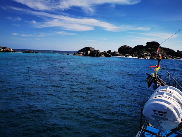 潜水船航行到海和在泰国的斯Similan图片下载