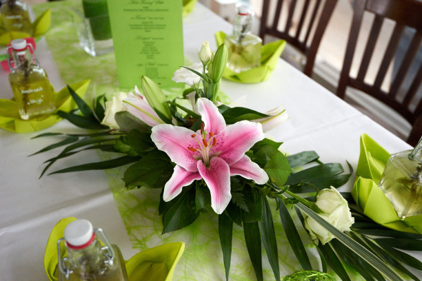 婚宴餐厅装饰桌子图片下载