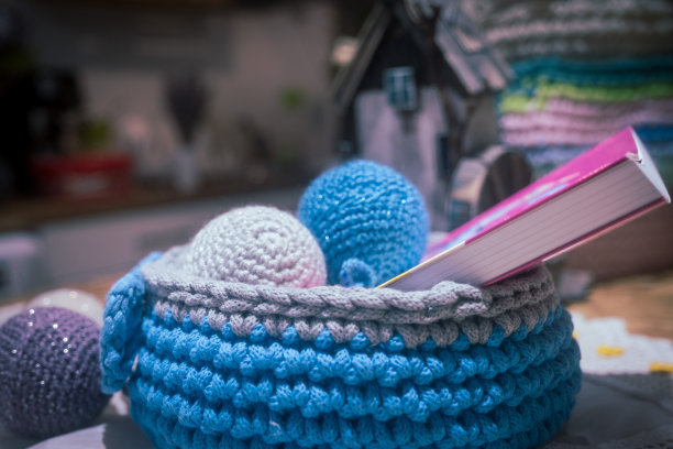 手工钩编工艺。羊毛手工制作的装饰。图片下载