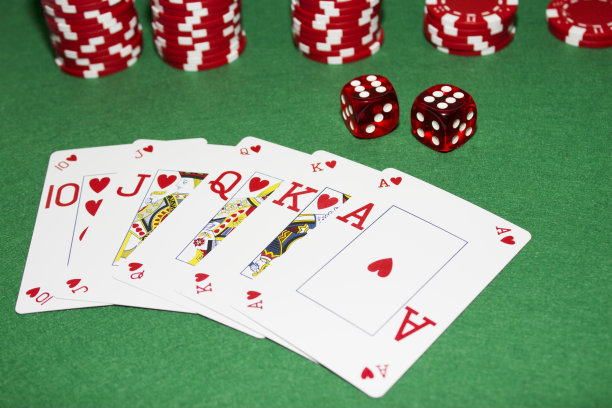 扑克桌和扑克牌图片下载