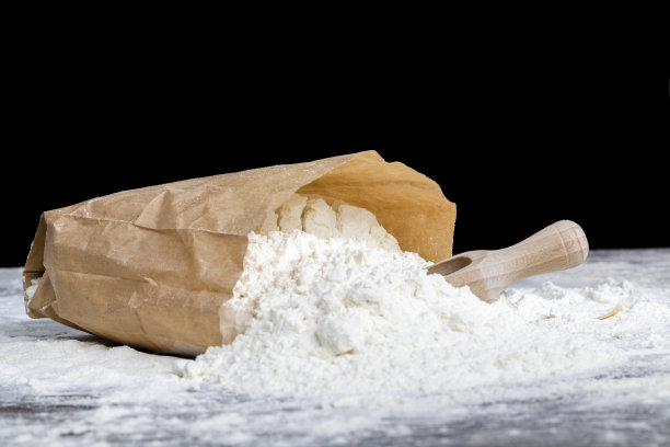 倒白面粉图片下载