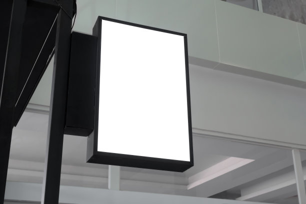 空白悬挂广告牌模型与剪切路径图片下载