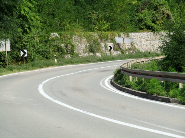 沥青路面弯道图片下载