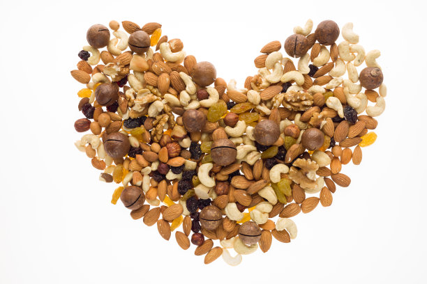 混合坚果和干果。腰果，杏仁，澳洲坚果，榛子，巴西坚果，核桃，葡萄干，花生图片下载