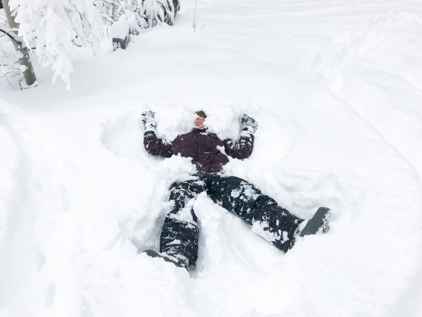加州雪玩冒险图片下载
