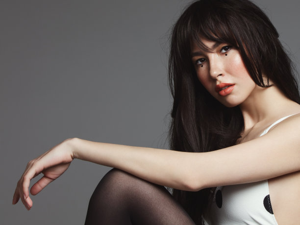 美丽优雅的女人图片下载