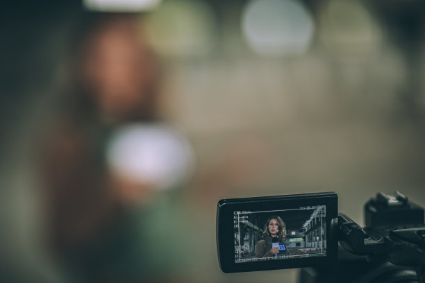 来自战区的女性报道图片下载